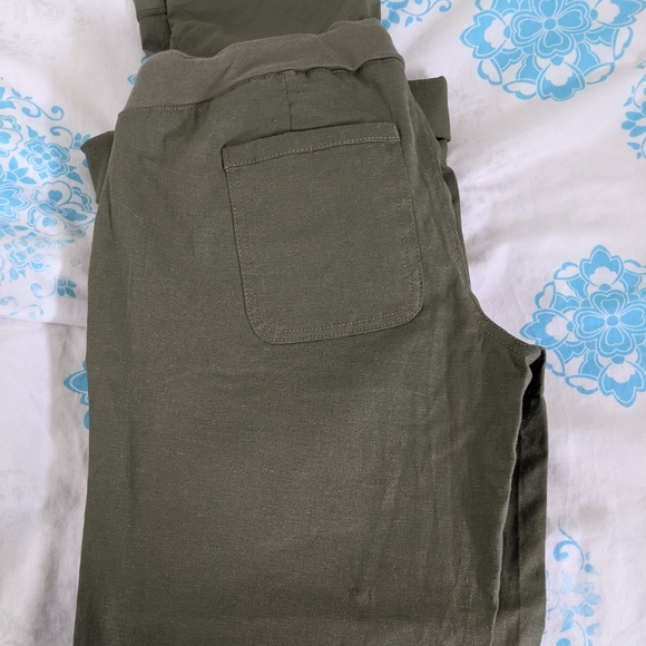 Thyme maternity cargo pant - Picture 3 of 3